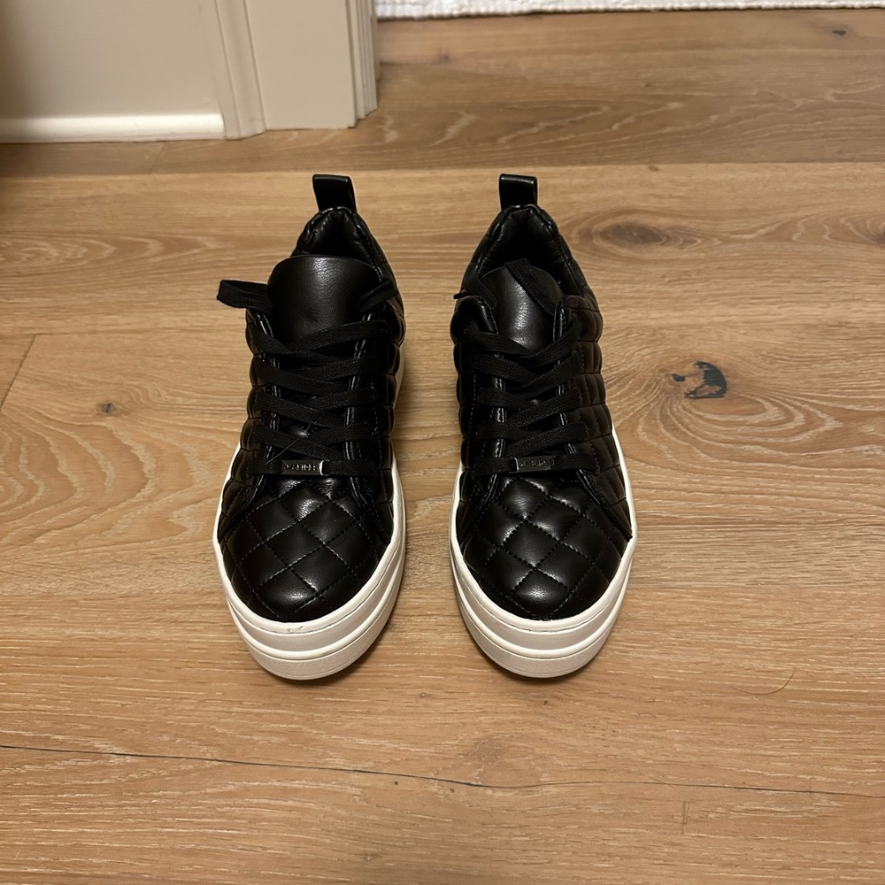 Women’s Nona JSlides Black platform sneaker, size 6. Excellent condition.